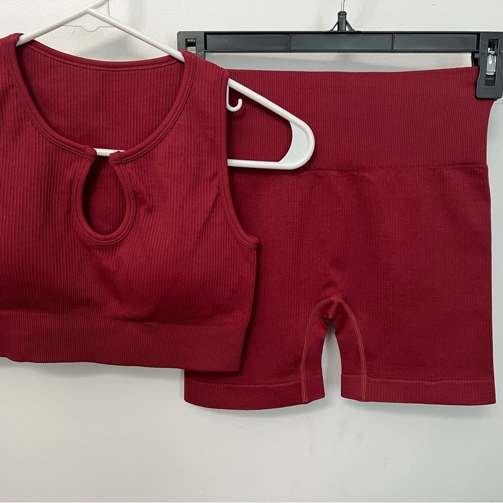 OQQ SET - Ribbed Keyhole Compression Crop Top & High-Waist Bike Shorts Set